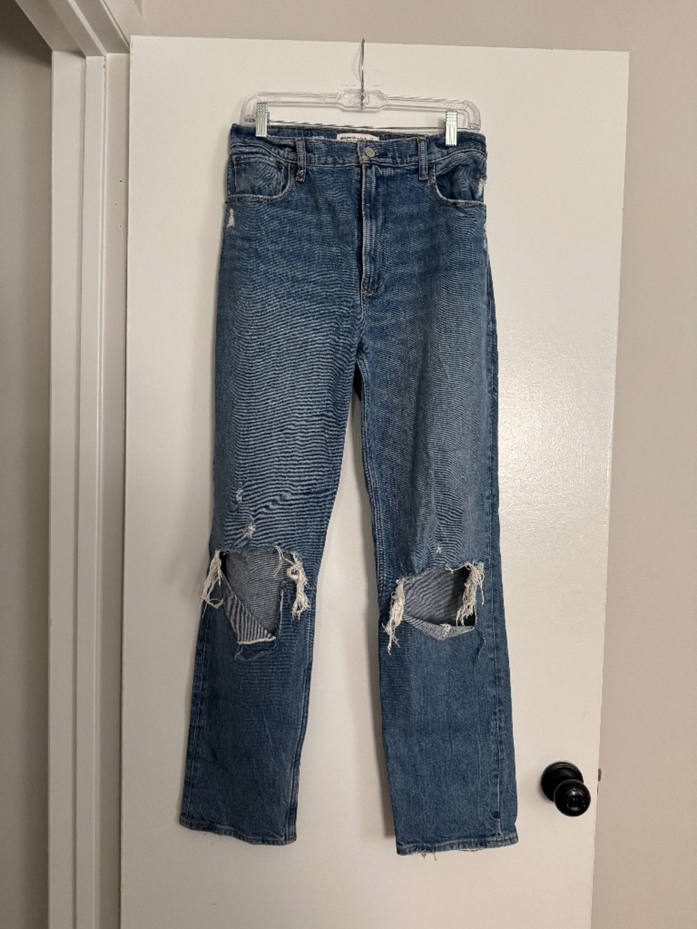 Abercrombie and Fitch Distressed 90s Straight Ultra High Rise Jeans 28/6R